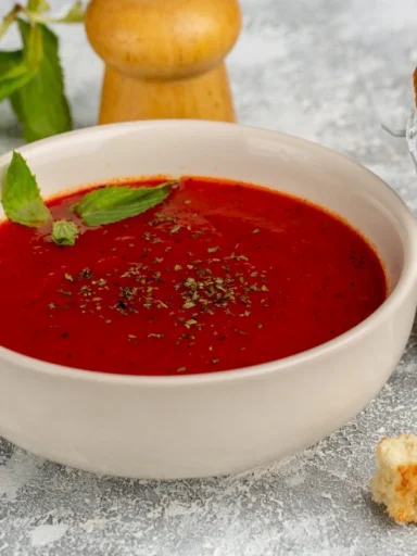 Tomatensuppe mit Kichererbsen