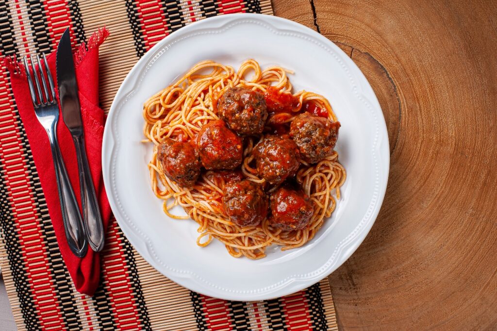Spaghetti mit Fleischbällchen