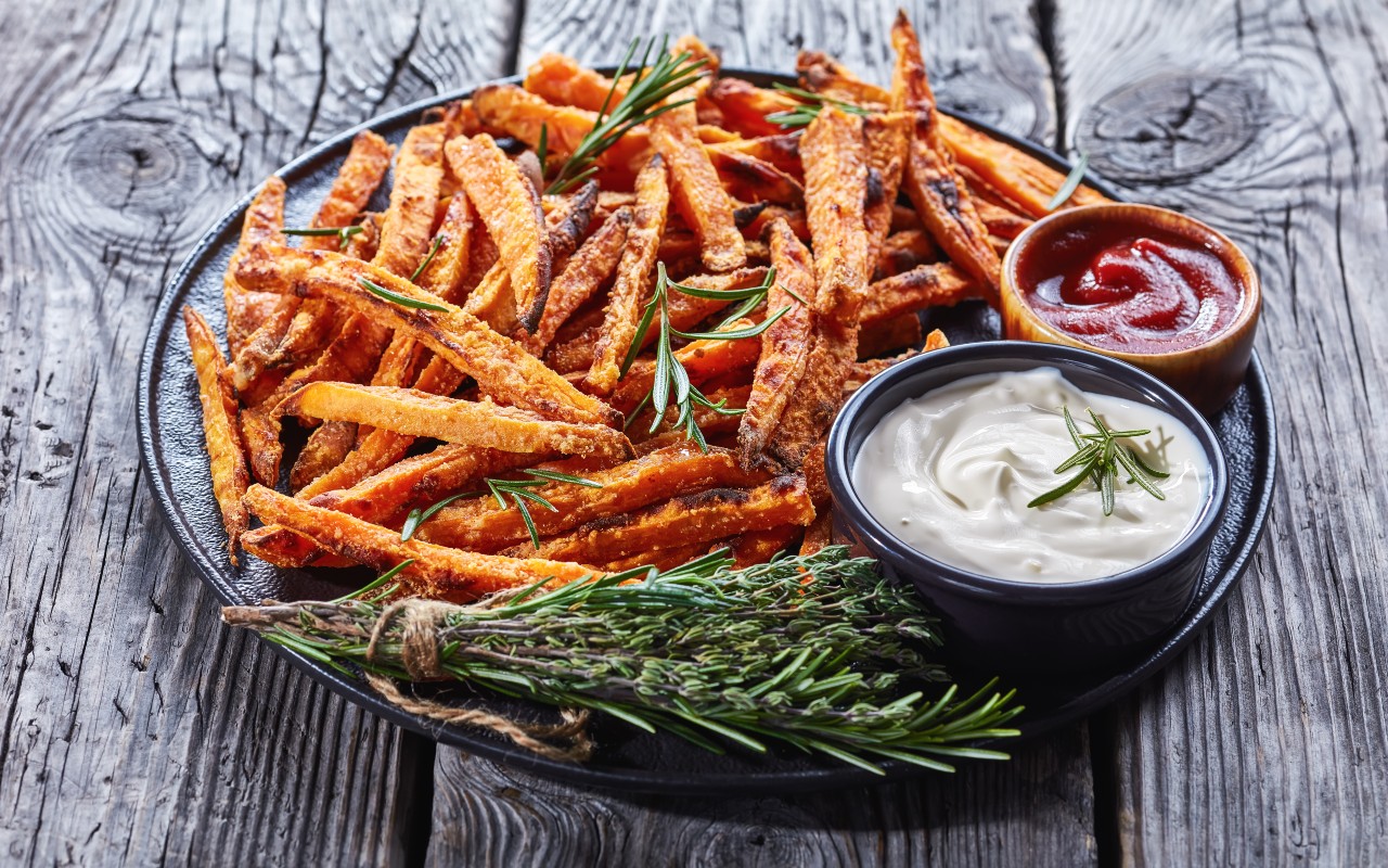Süßkartoffel-Pommes aus dem Ofen