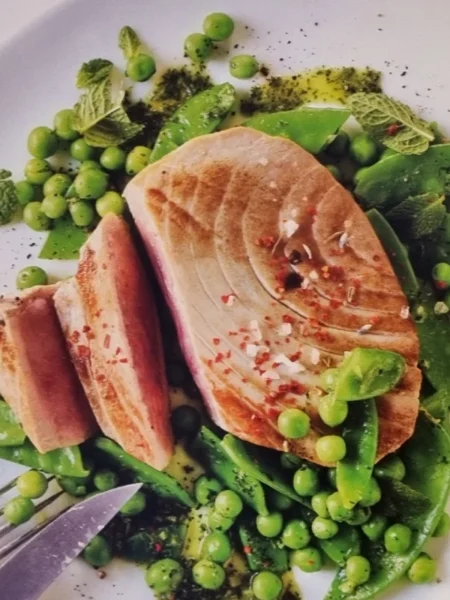 Thunfisch mit Gemüse und Minz-Pesto