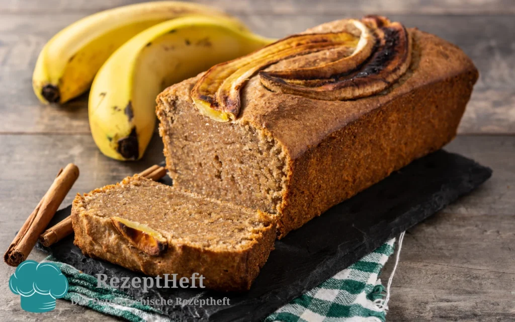 Saftiges Bananenbrot mit reifen Bananen