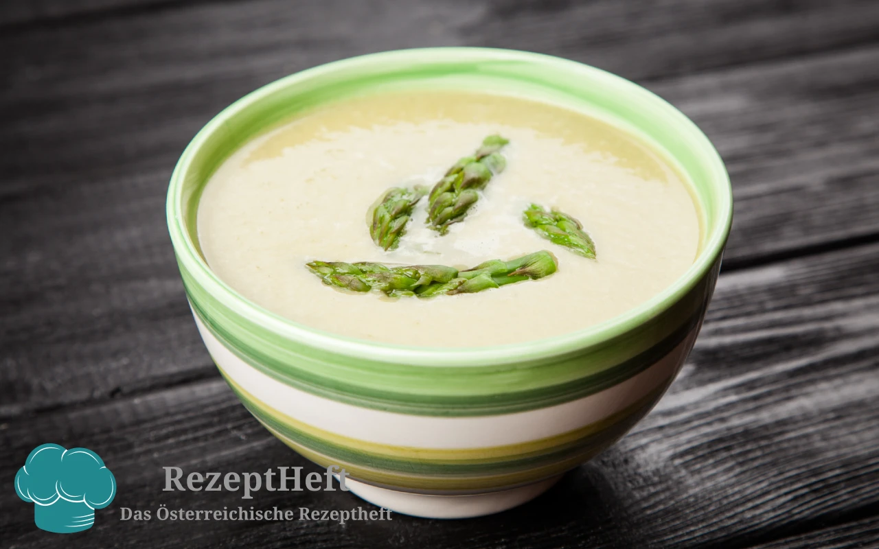 Spargelcremesuppe mit grünem Spargel